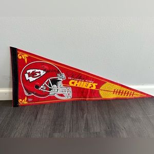 Kansas City chiefs Jason baker autographed pendant - great condition